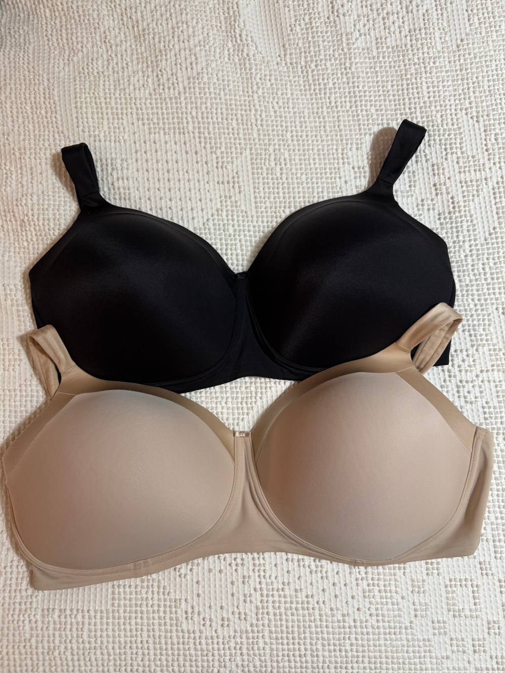 Black and Nude Playtex Wirefree 46DDD Bras